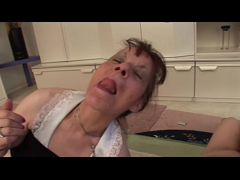 ❤️ Duas avós e um avô têm um ménage à trois ❤ Porno russo em pt.sex-porntube.ru