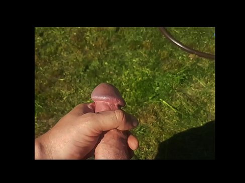 ❤️ A boazona fica com a rata rosa fodida e ejacula com um esguicho num jardim de Verão ❤ Porno russo em pt.sex-porntube.ru
