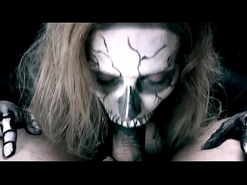 ❤️ Rapariga demoníaca a chupar pilas com a sua boca negra e a engolir esperma. ❤ Porno russo em pt.sex-porntube.ru