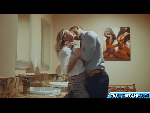 ❤️ Quando uma loira peituda o seduz numa casa de banho pública ❤ Porno russo em pt.sex-porntube.ru